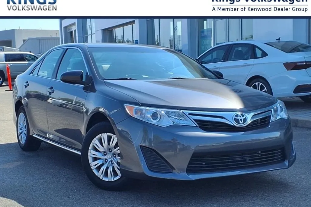2012 Toyota Camry LE photo 1