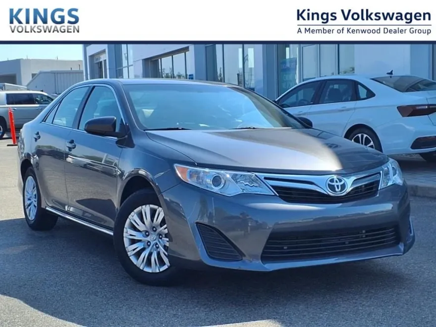 2012 Toyota Camry LE photo 1