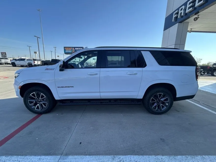 2024 Chevrolet Suburban Z71 photo 1