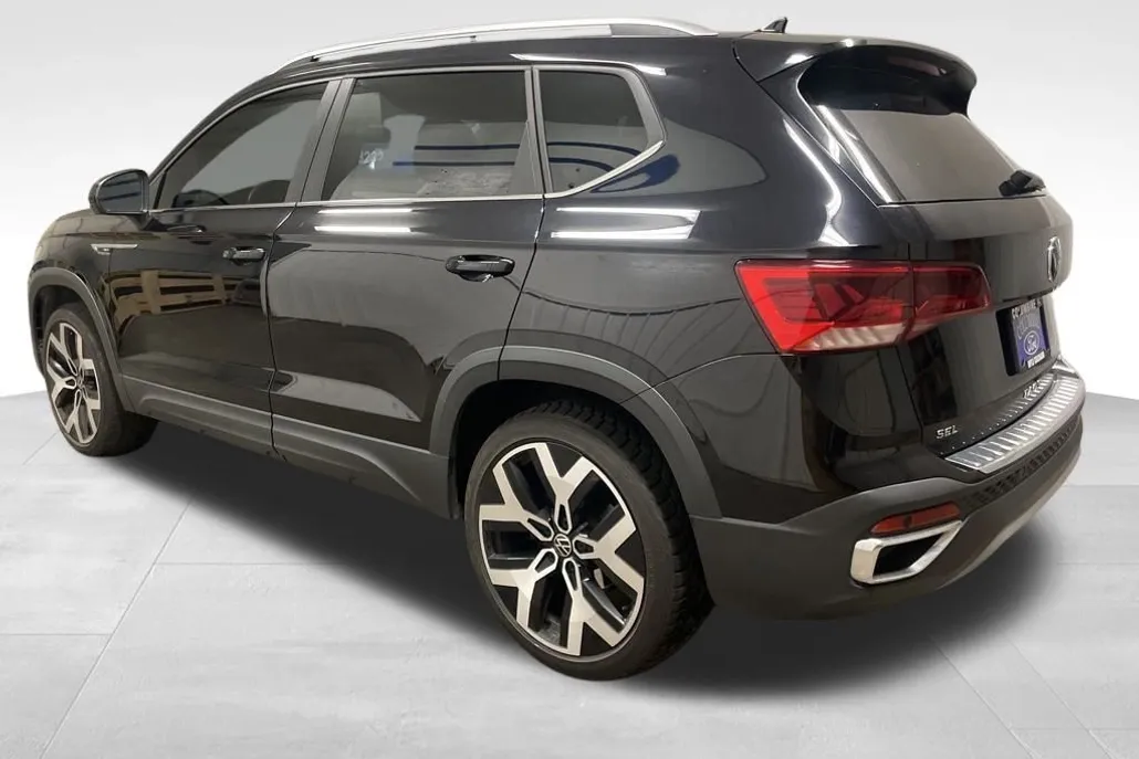 2022 Volkswagen Taos SEL photo 1