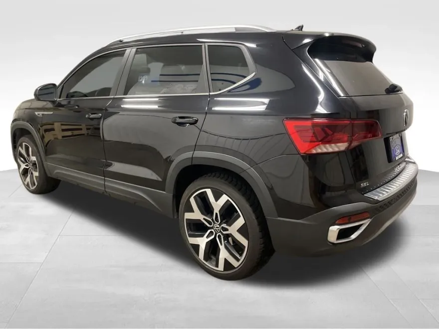 2022 Volkswagen Taos SEL photo 1