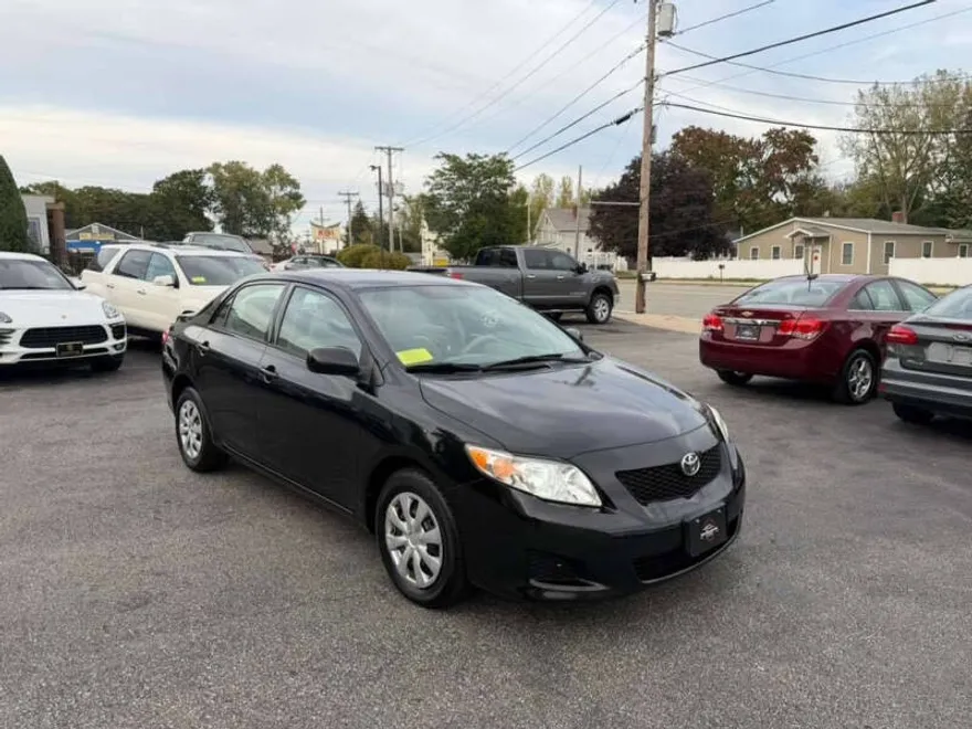 2010 Toyota Corolla LE photo 1