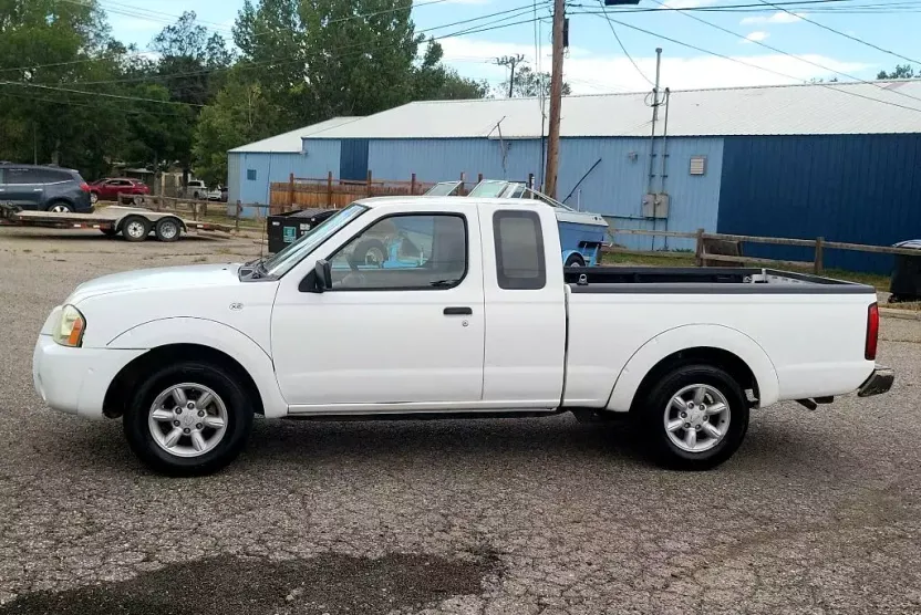 2003 Nissan Frontier XE photo 1
