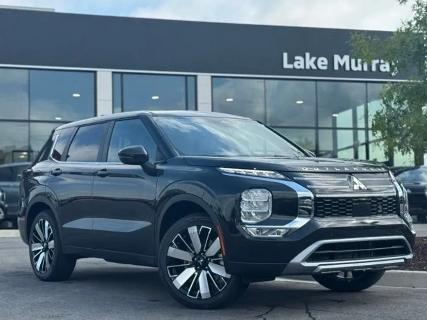 2025 Mitsubishi Outlander SE photo 1