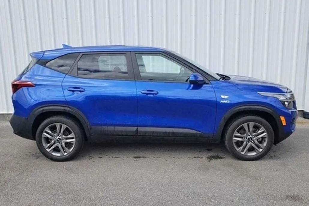 2022 Kia Seltos LX photo 1