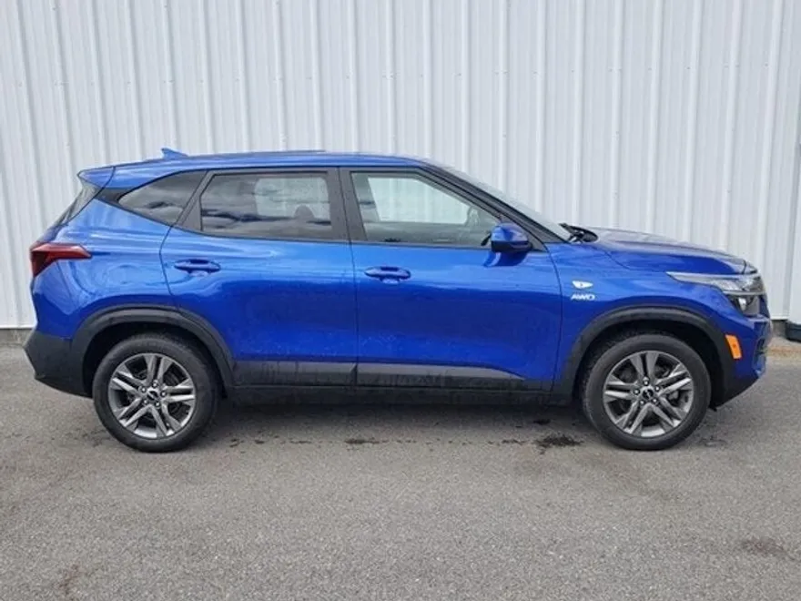 2022 Kia Seltos LX photo 1