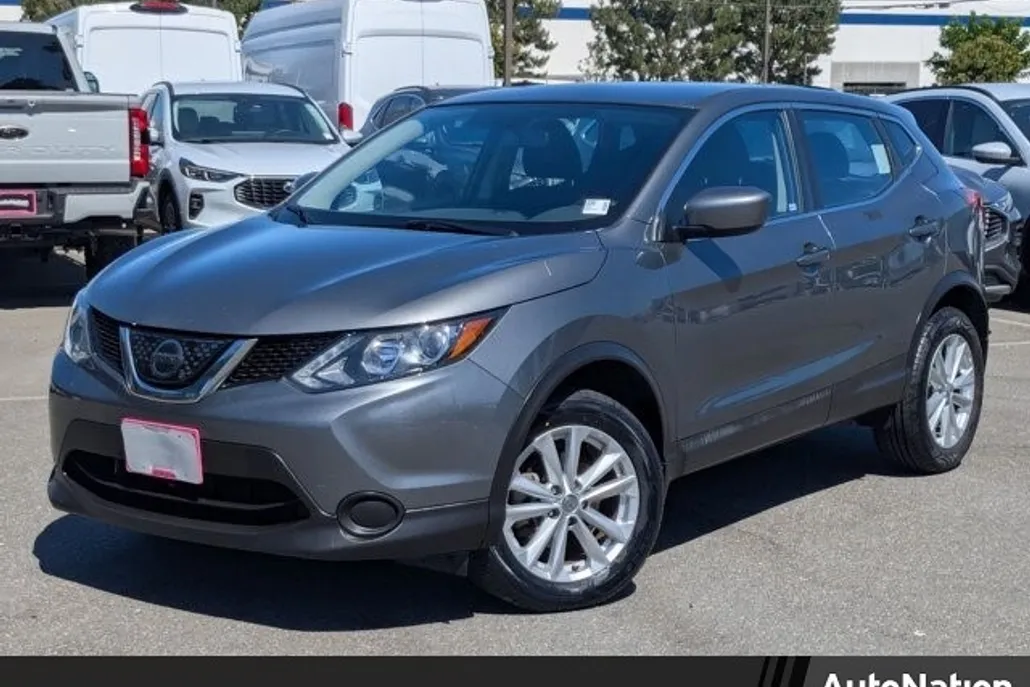 2018 Nissan Rogue Sport S photo 1