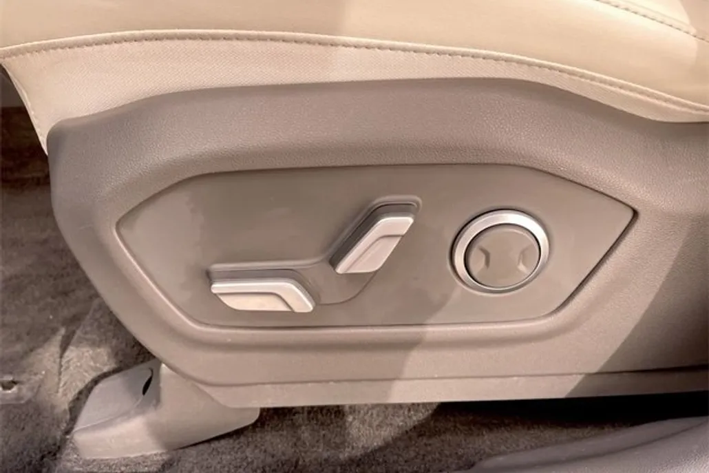 2024 Hyundai Santa Fe SEL photo 1