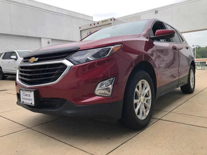 2021 Chevrolet Equinox LT photo 1