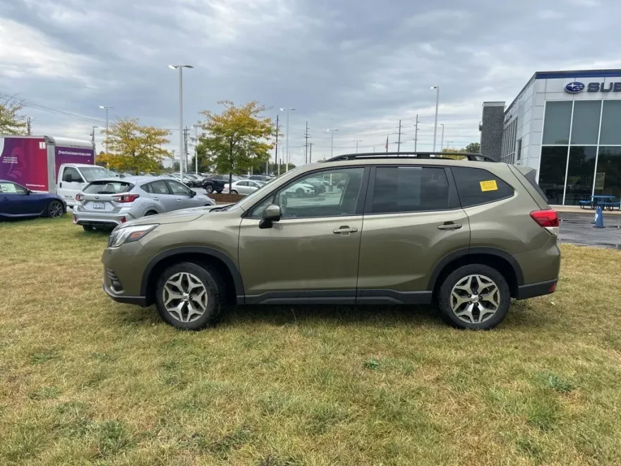 2022 Subaru Forester Premium photo 1
