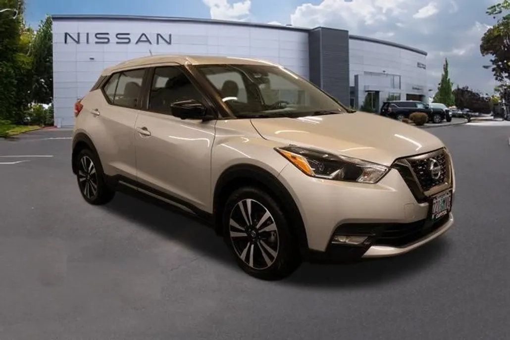 2020 Nissan Kicks SR photo 1