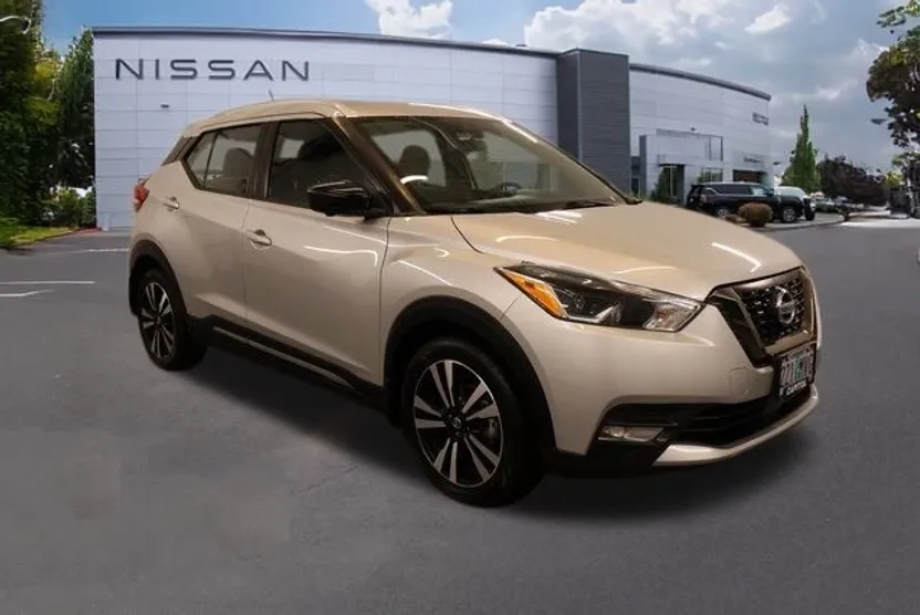2020 Nissan Kicks SR photo 1