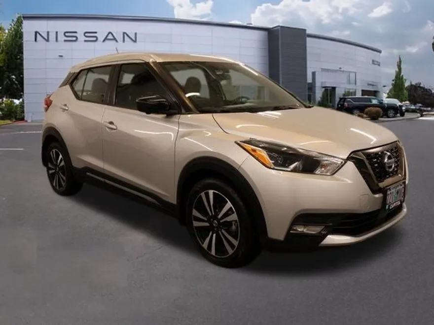 2020 Nissan Kicks SR photo 1