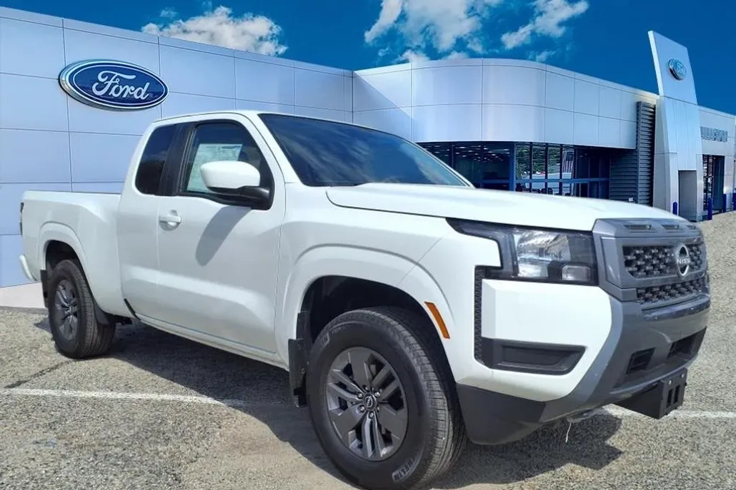 2025 Nissan Frontier SV photo 1