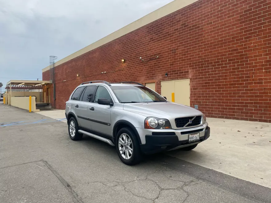 2005 Volvo XC90 2.5T AWD photo 1