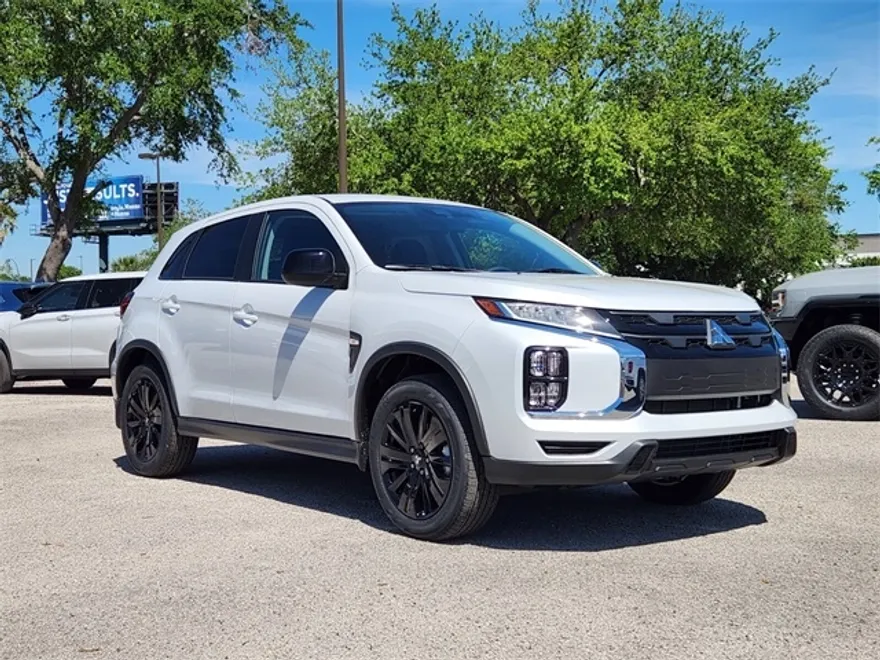 2025 Mitsubishi Outlander Sport LE photo 1