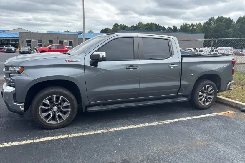 2020 Chevrolet Silverado 1500 LT photo 1