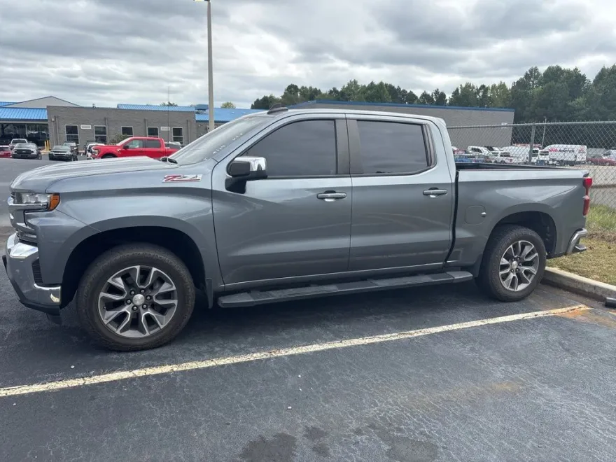 2020 Chevrolet Silverado 1500 LT photo 1