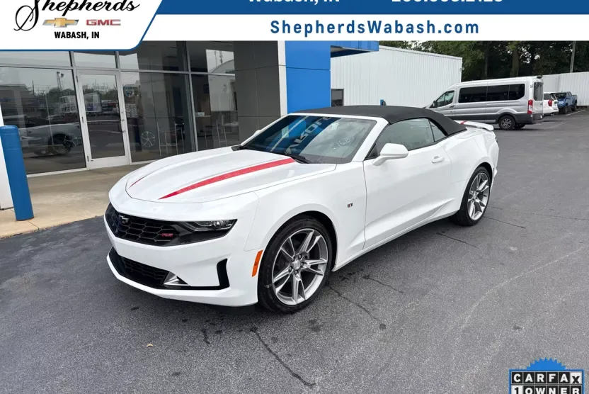 2024 Chevrolet Camaro 1LT photo 1