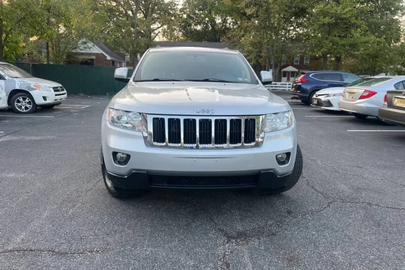 2011 Jeep Grand Cherokee Laredo photo 1