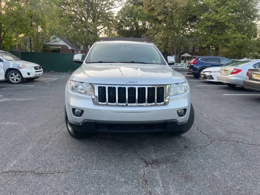 2011 Jeep Grand Cherokee Laredo photo 1