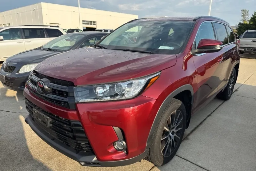 2017 Toyota Highlander SE XLE photo 1