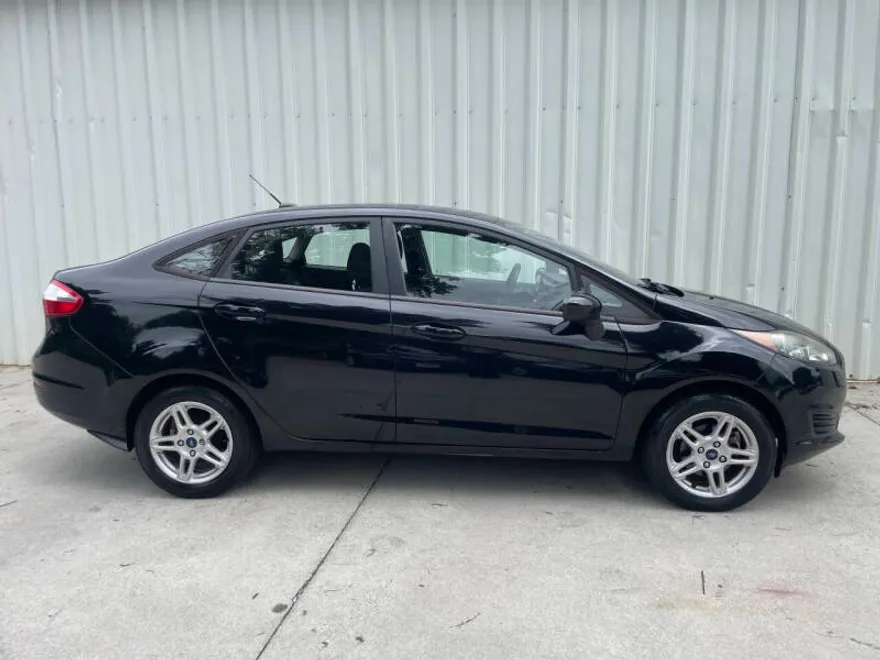 2019 Ford Fiesta SE photo 1