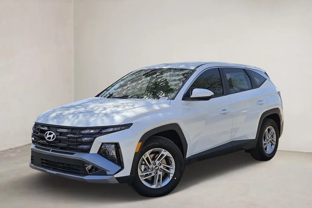 2025 Hyundai Tucson SE photo 1