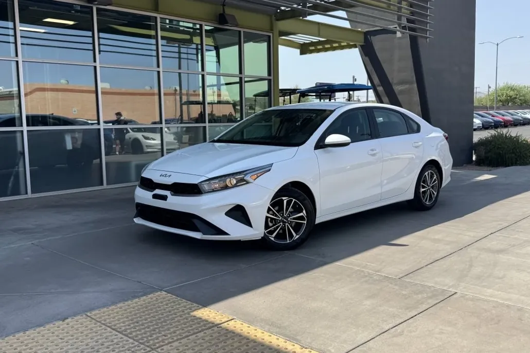 2022 Kia Forte LXS photo 1