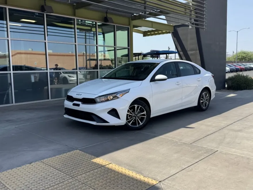 2022 Kia Forte LXS photo 1