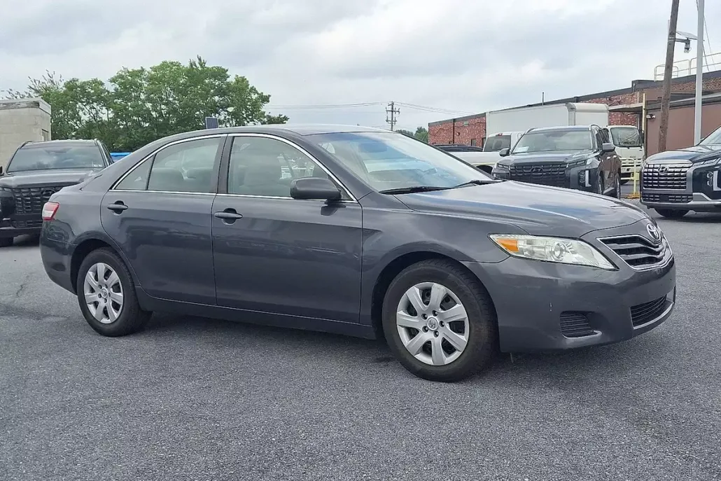 2011 Toyota Camry XSE photo 1