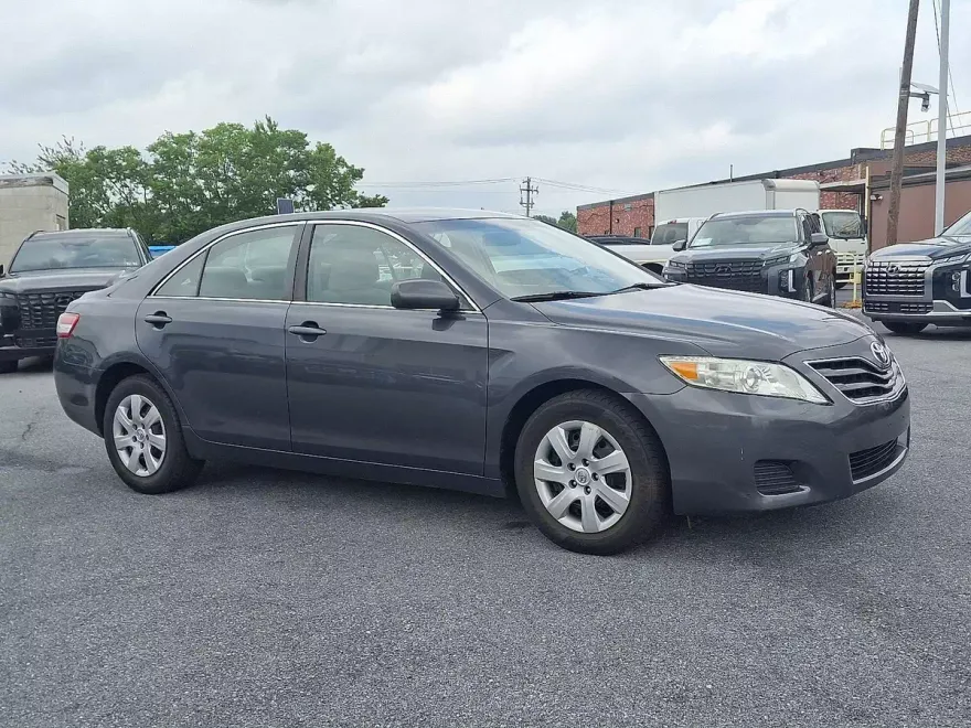 2011 Toyota Camry XSE photo 1