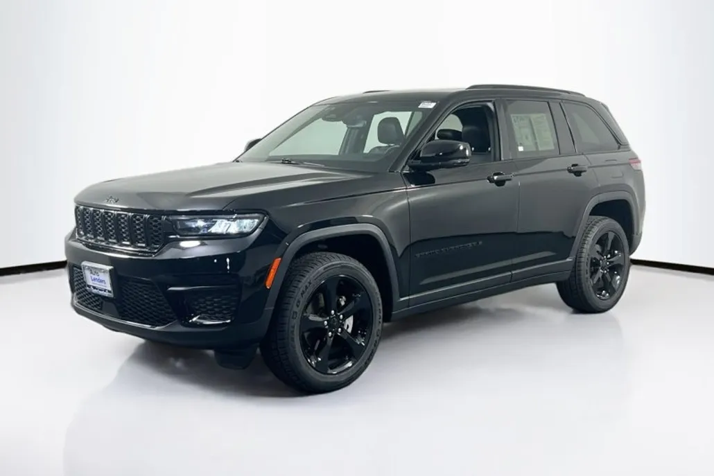 2022 Jeep Grand Cherokee Altitude photo 1