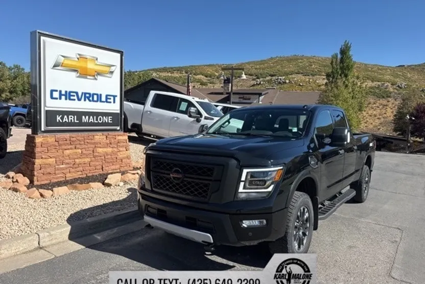 2020 Nissan Titan PRO-4X photo 1