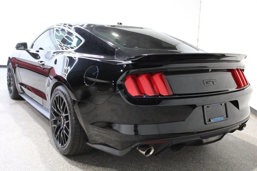2015 Ford Mustang GT Premium photo 1