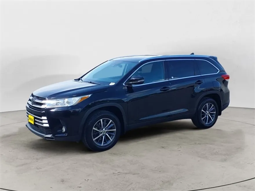 2019 Toyota Highlander XLE photo 1