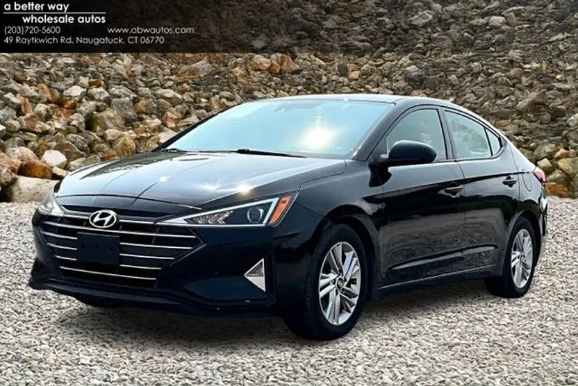 2019 Hyundai Elantra SEL photo 1