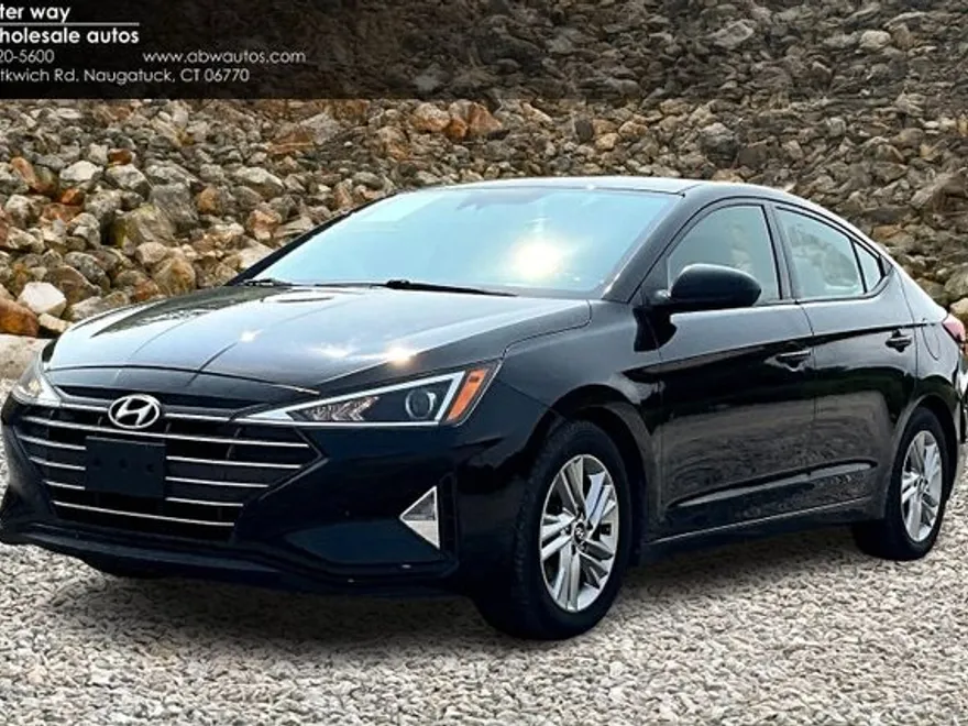 2019 Hyundai Elantra SEL photo 1