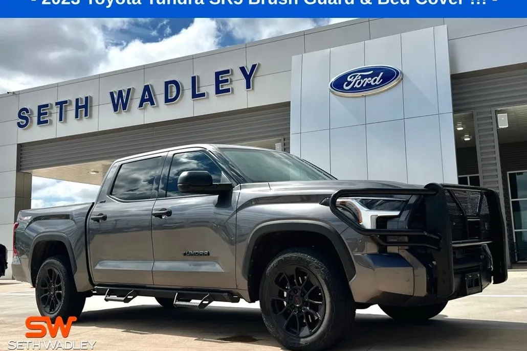 2023 Toyota Tundra SR5 photo 1