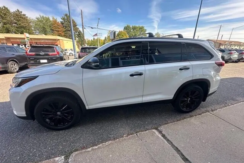 2019 Toyota Highlander SE XLE photo 1