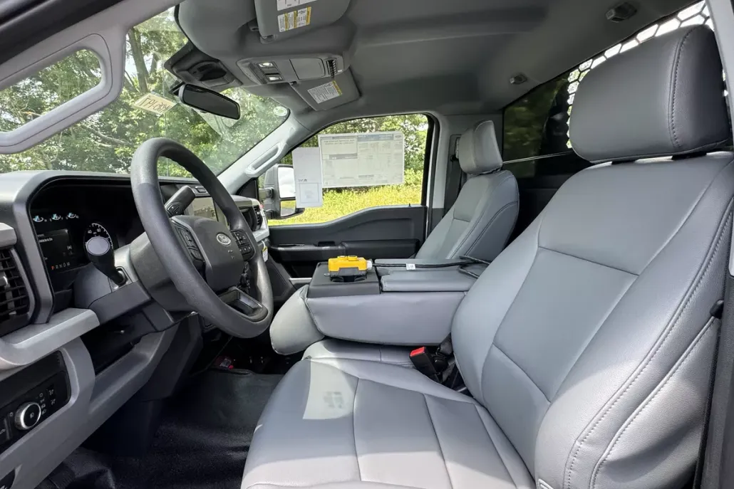 2025 Ford F-450 photo 1