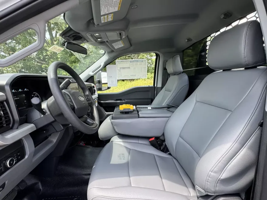 2025 Ford F-450 photo 1