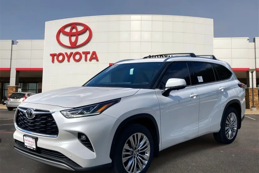 2025 Toyota Highlander Platinum photo 1