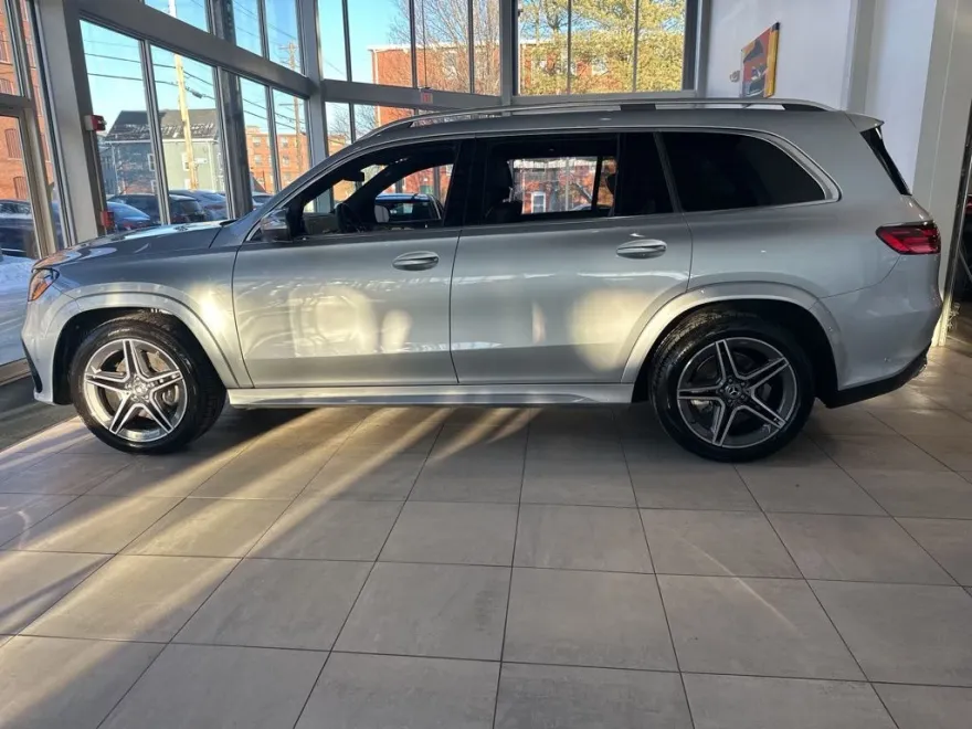 2025 Mercedes Benz GLS 450 4MATIC photo 1