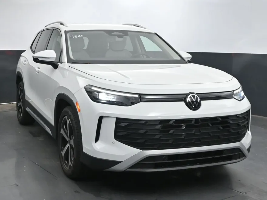 2025 Volkswagen Tiguan SE photo 1