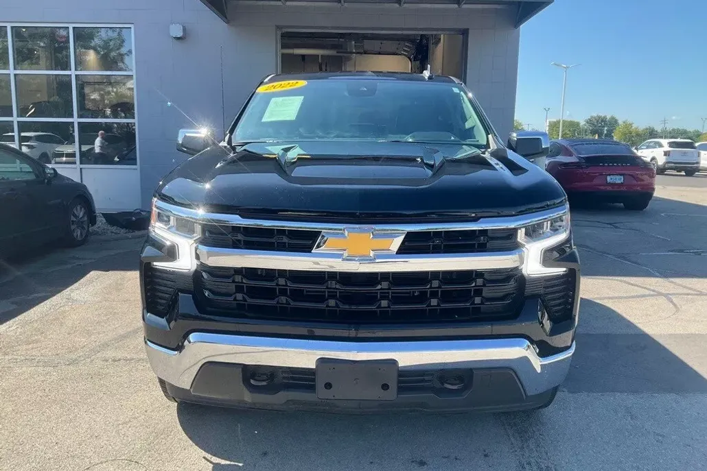 2022 Chevrolet Silverado 1500 LT photo 1