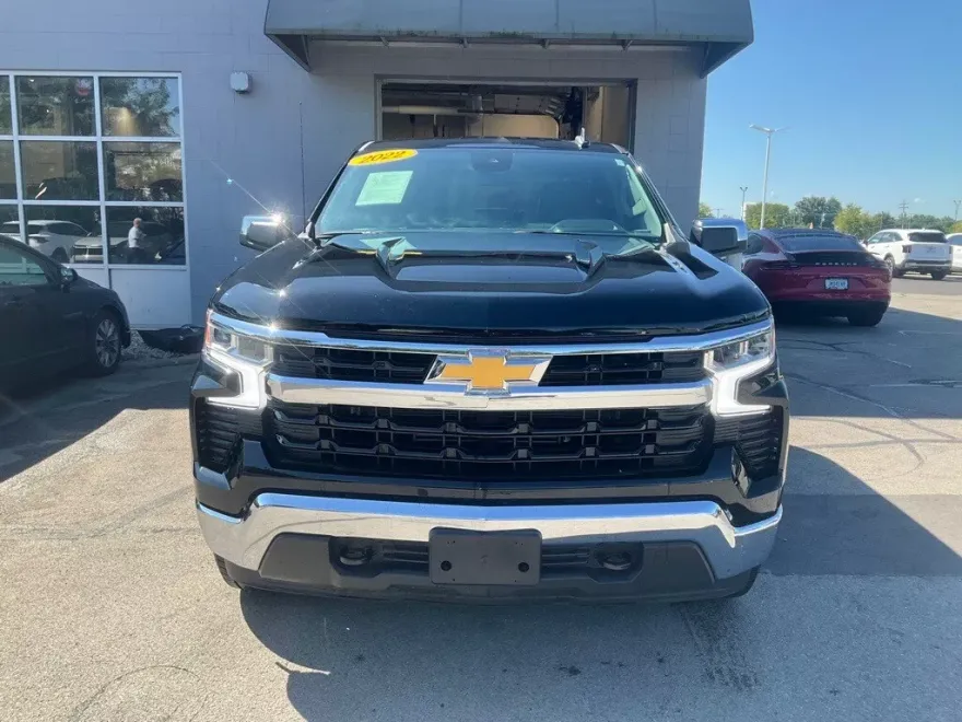 2022 Chevrolet Silverado 1500 LT photo 1