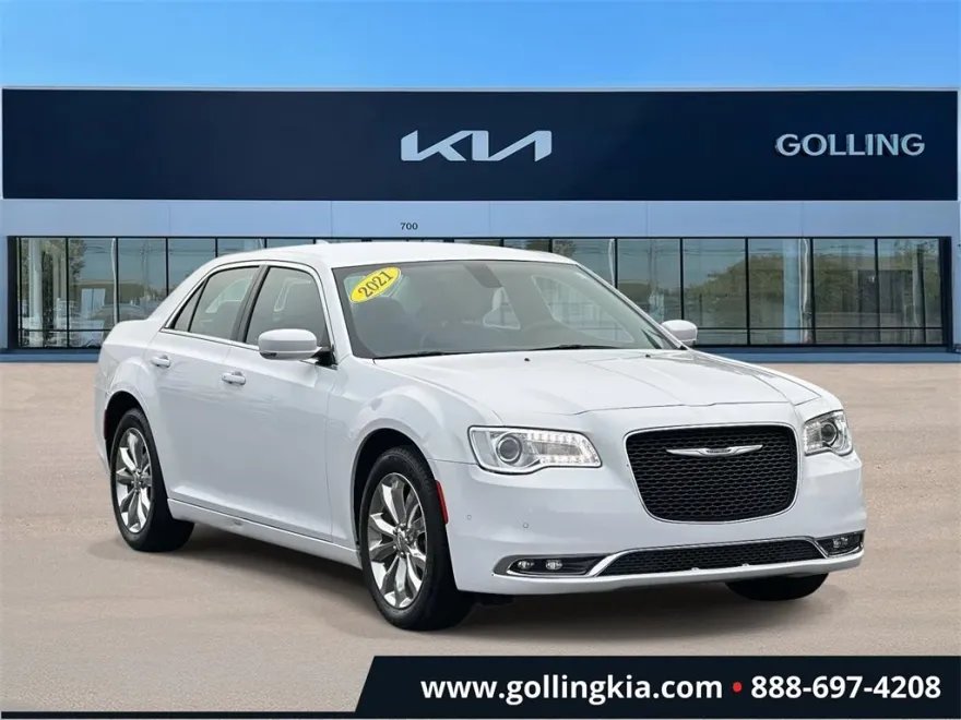 2021 Chrysler 300 Touring photo 1