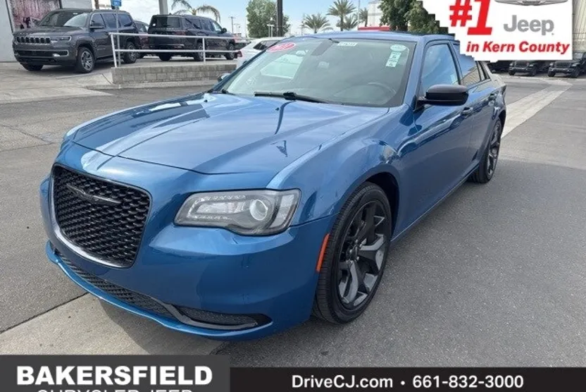 2021 Chrysler 300 Touring photo 1