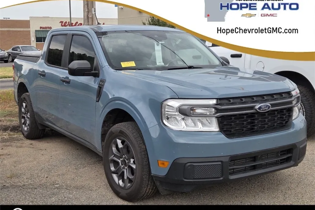 2022 Ford Maverick XLT photo 1